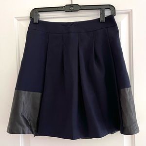 Vince Navy Pleated and Black Leather Mini Skirt Size 2